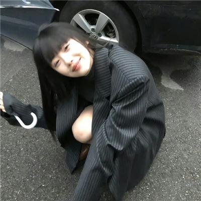 女人裙下